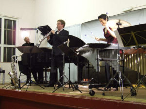 Equivox Trio perform